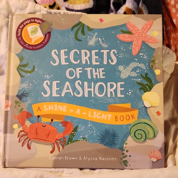 Other - Secrets of the Seashore Shine-a-Light Book